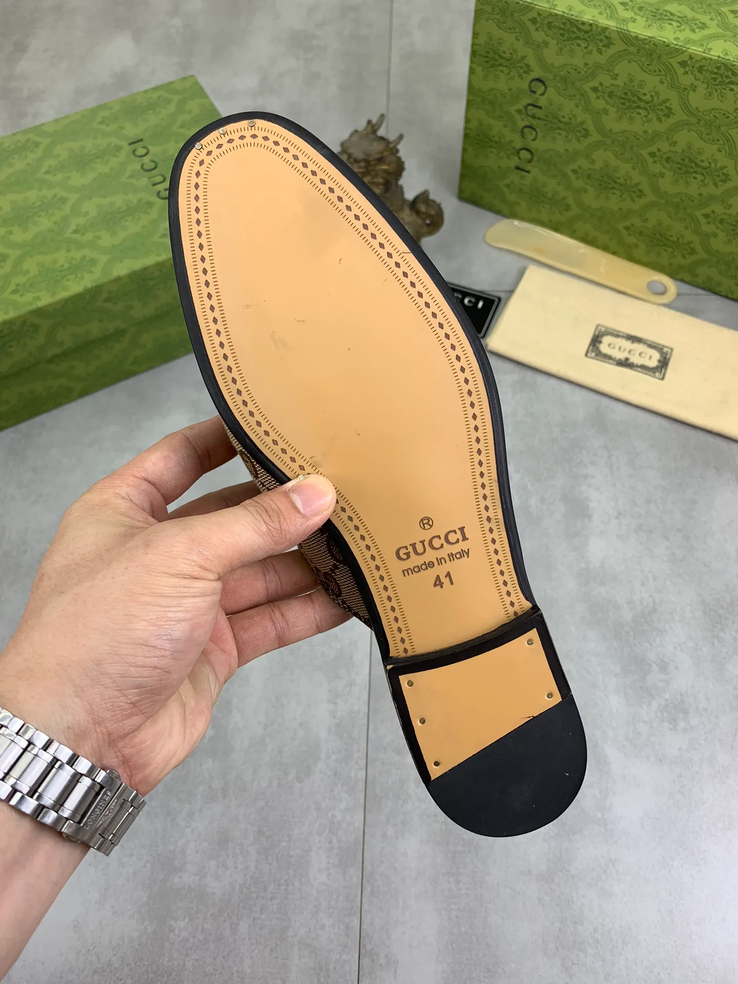 Men's Men's Shoes💰P480💰【New Style】Water-dyed Niuli High Quality Gucci half-drag business leather shoes hot selection (Gucci) official website latest Gucci half-drag 🎁 business leather shoes, hot style 💥 simple and elegant style, exclusive for trendy men. Unique official website latest brand original double G embossing Elements 👑 Original Gucci decoration, fashionable and elegant, fabric original calfskin ✅ Fully imported first-layer cowhide lining, official website designated wear-resistant, rubber business outsole, classic model taken at the counter in real life 🎬Number: 38-44 (45 46 customized) 2⃣️colors available